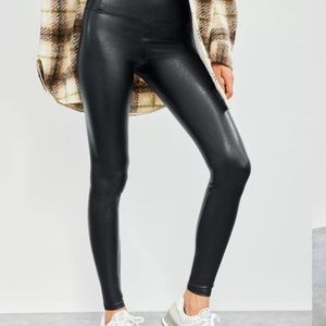 Aritzia Daria legging